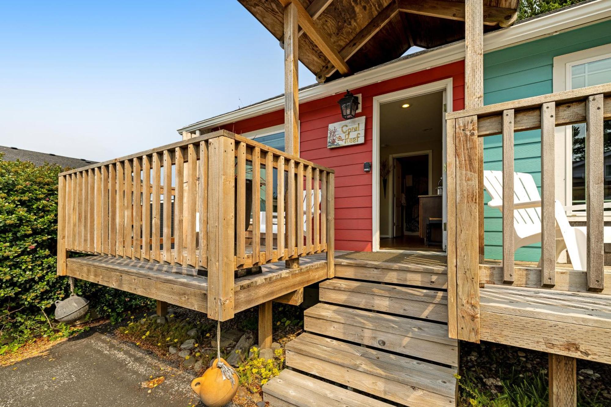 Captain'S Quarters And Cabins Depoe Bay Zimmer foto